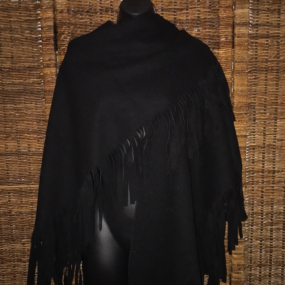 Hallsey Fringe Poncho - Picture 3 of 8